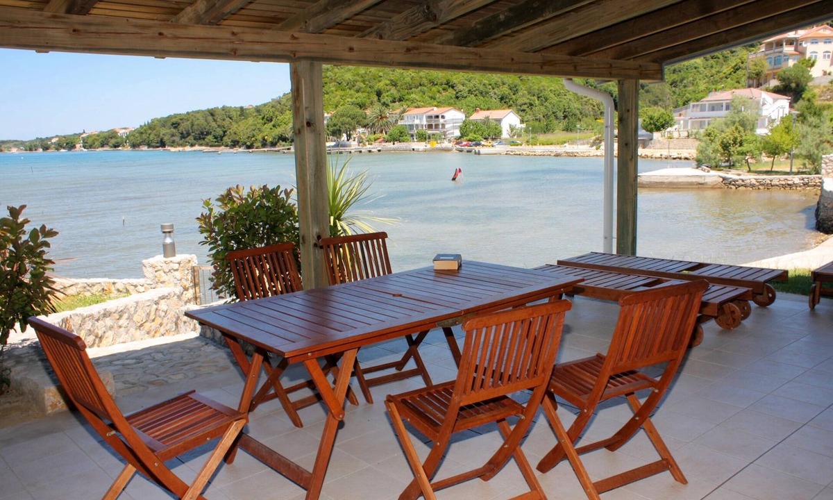Kampor Apartment | Two bedroom apartment with a swimming pool by the beach Kampor, Rab (A-3213-b)