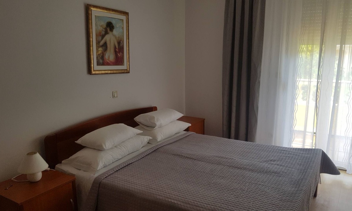Banjol Apartment | Two bedroom apartment with balcony and sea view Banjol, Rab (A-5041-b)