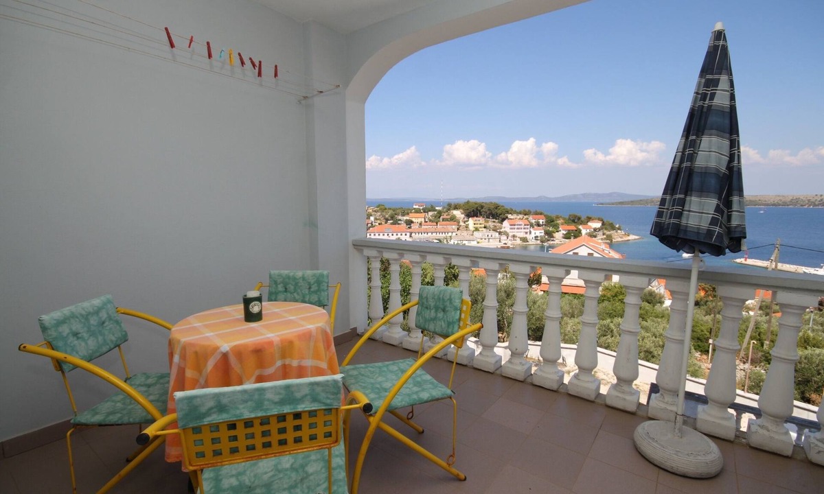 Island Dugi Otok Apartment | Two bedroom apartment with terrace and sea view Sali, Dugi otok (A-8152-b)
