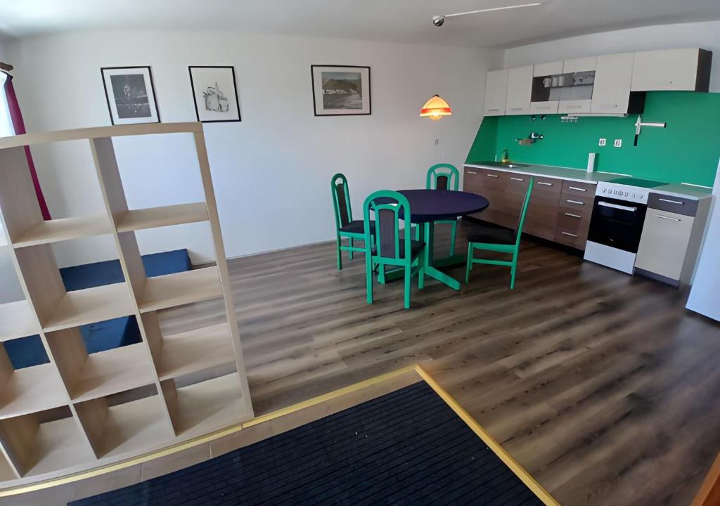 Cerknica Apartment | Two Robins