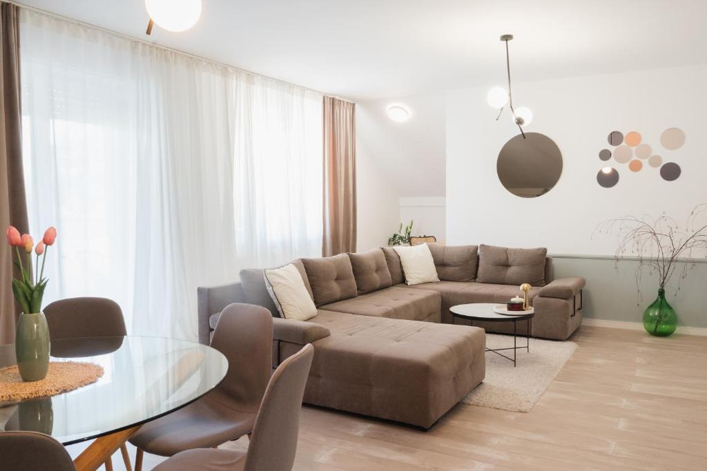 Dakovo Apartment | U prolazu