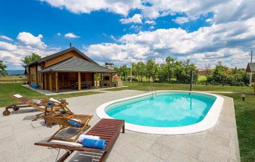 Otocac House | V's place - wooden house with heated pool and outdoor sauna