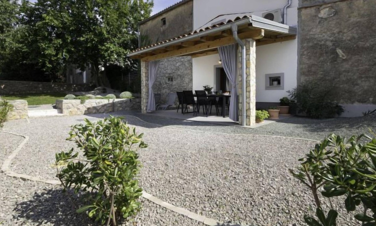 Omisalj House | Vacation home Adria in Krk/Omišalj - 5 persons, 2 bedrooms