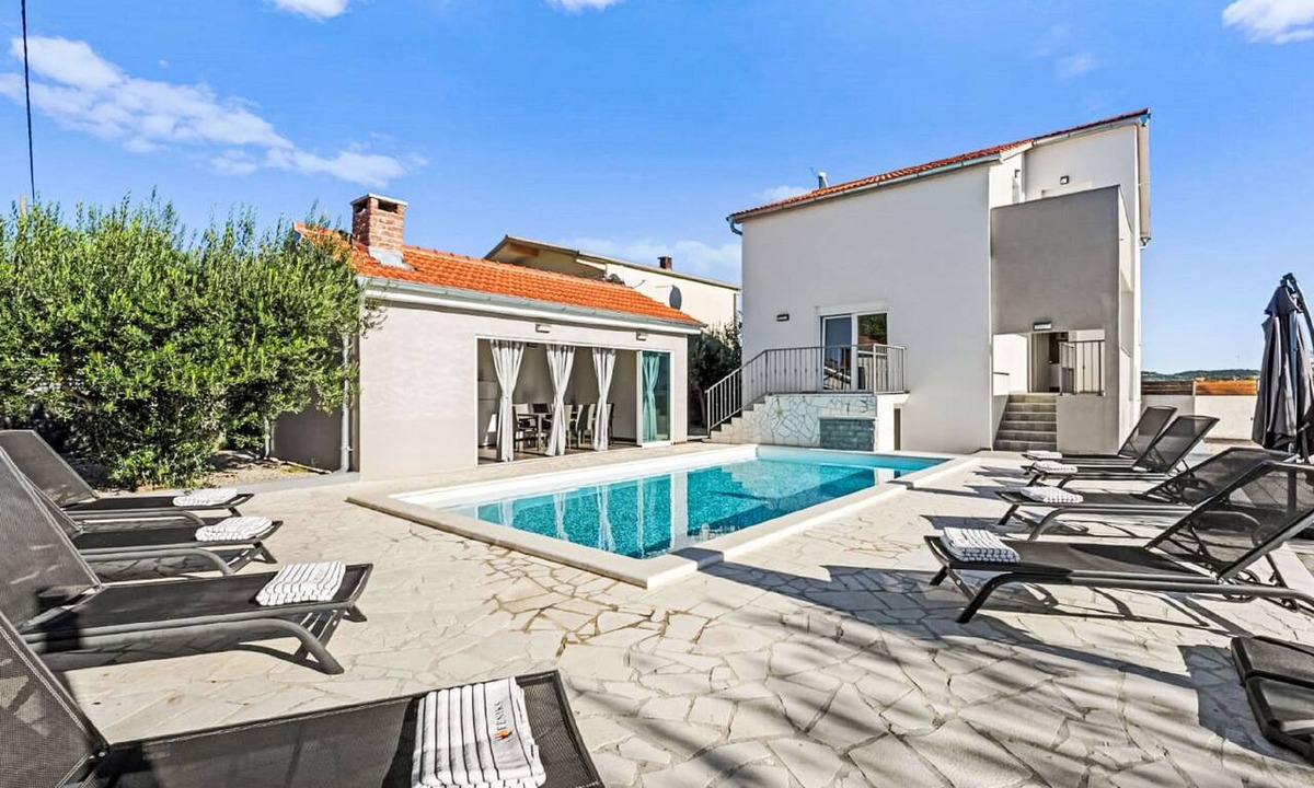 Polaca House | Vacation home Feniks by Interhome