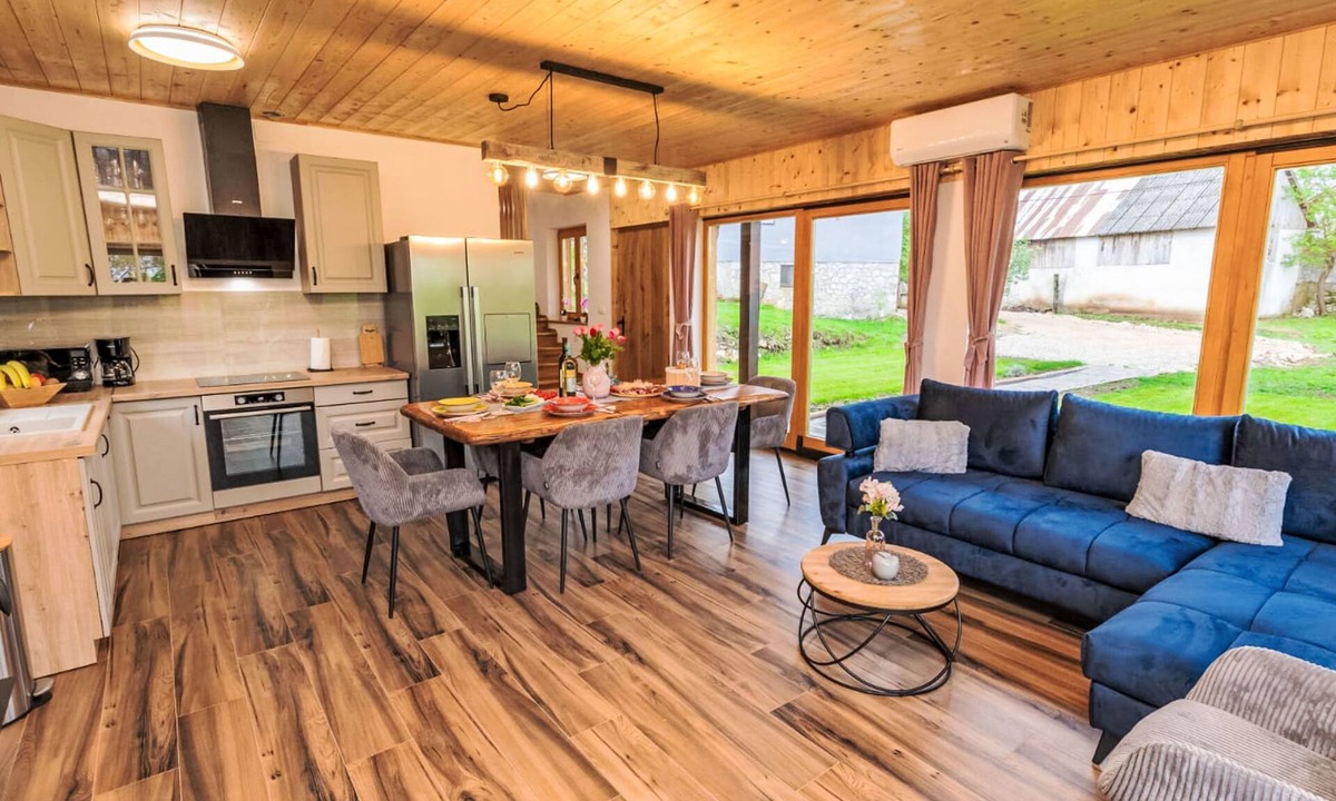Perusic House | Vacation home Mirjam by Interhome