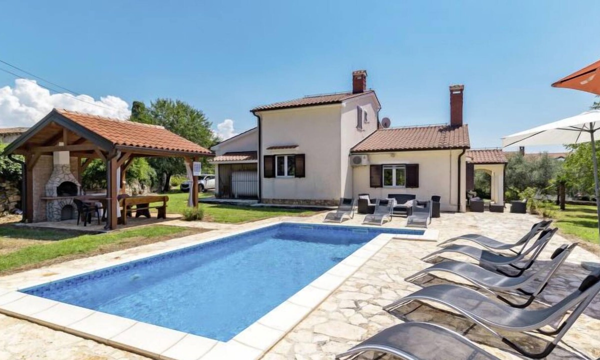 Vabriga House | Vacation home Robertino (PRC164) in Porec/Baderna - 8 persons, 4 bedrooms