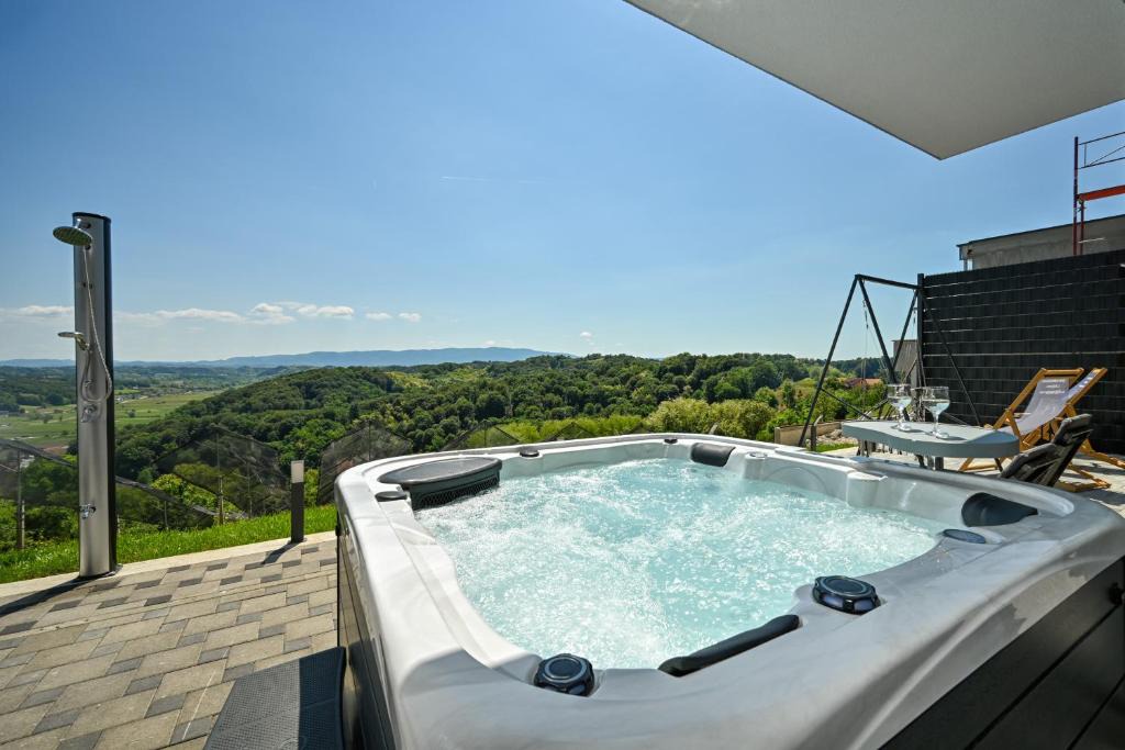 Veliko Trgovisce House | View&Wine Jacuzzi -Tuheljske toplice