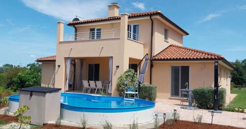 Valtura Villa | Vila Dubravka - eine Oase mit Pool im ruhigen Olivenhein