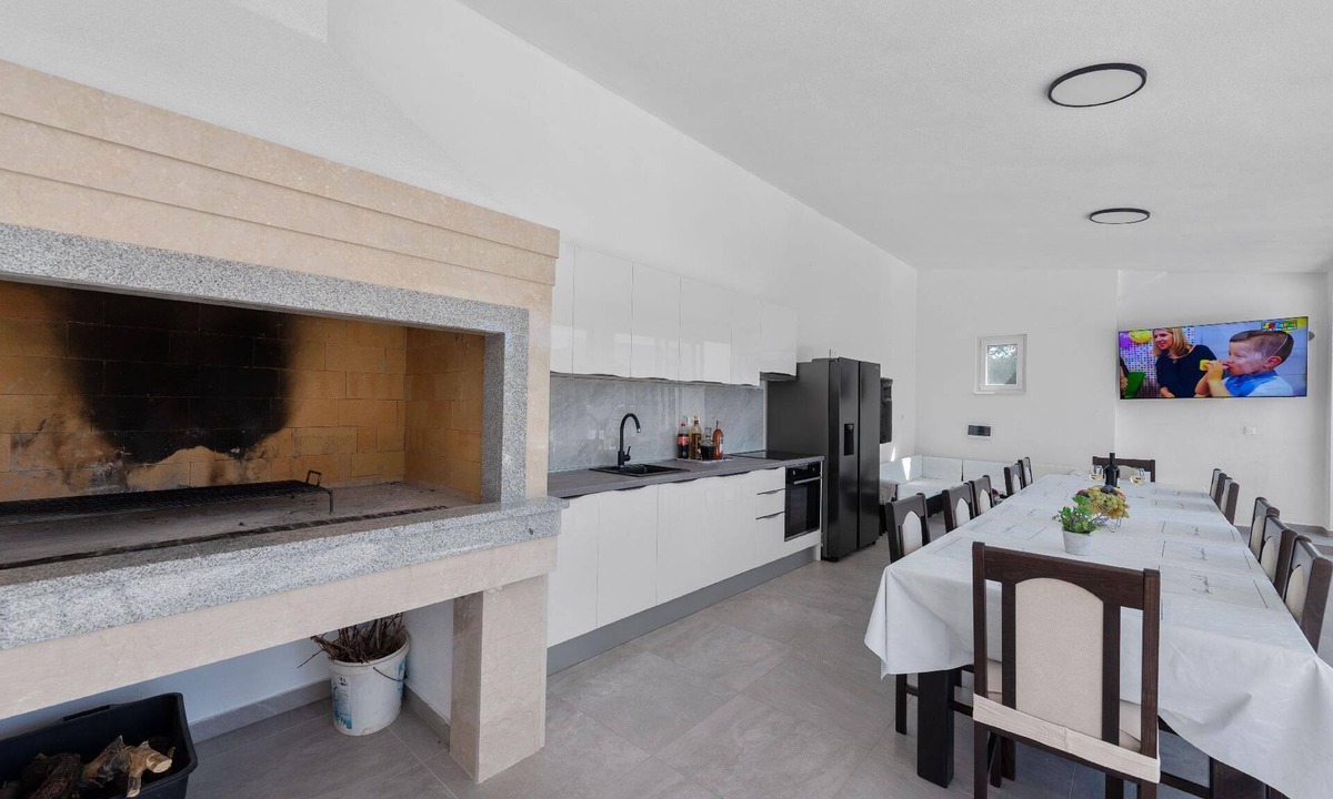 Neoric House | Villa Almas with swimming pool, gym, tennis court