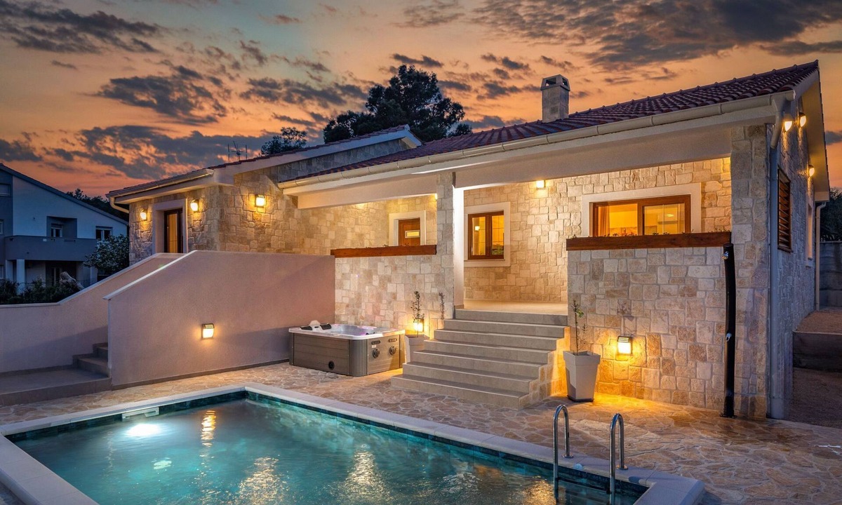 Pridraga House | Villa Alora by Interhome