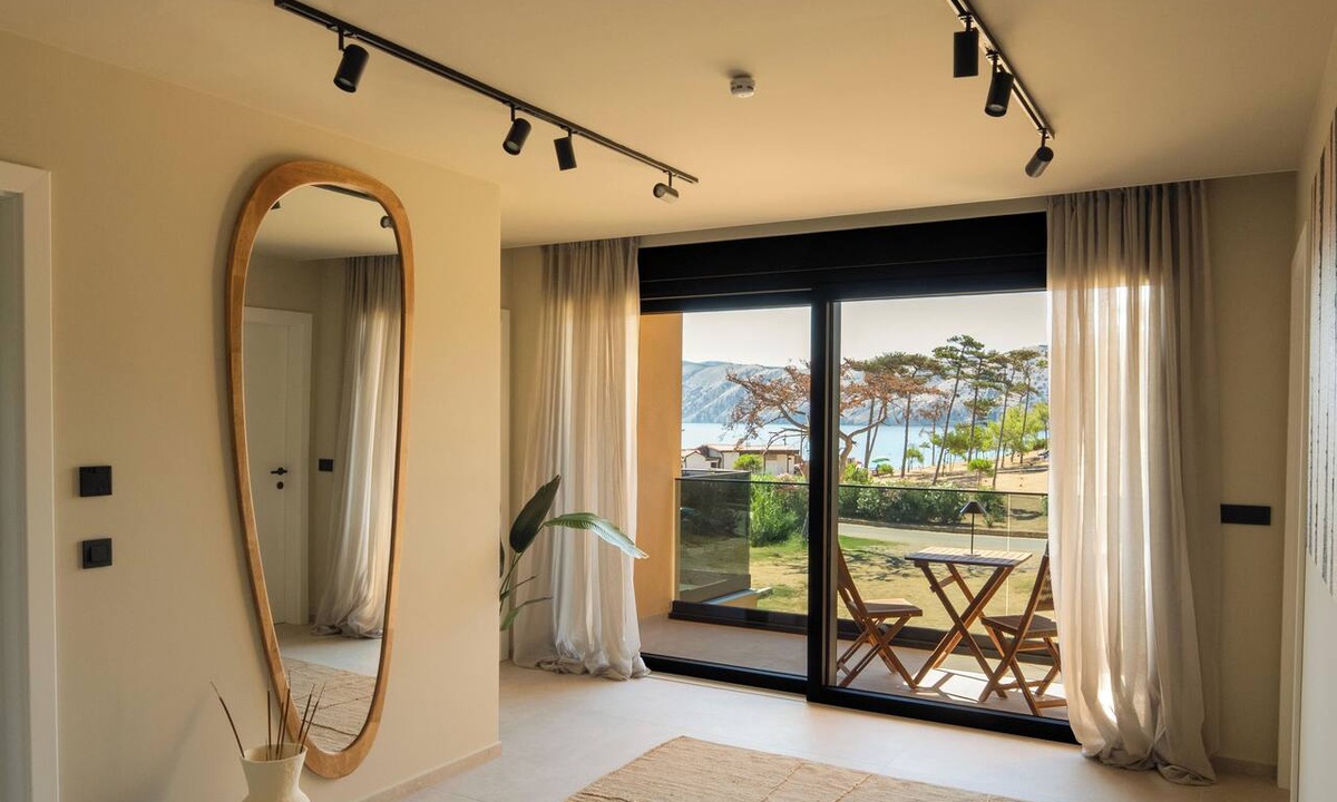 Lopar House | Villa Amoa - Luxury 4-Bedroom Beachfront Villa