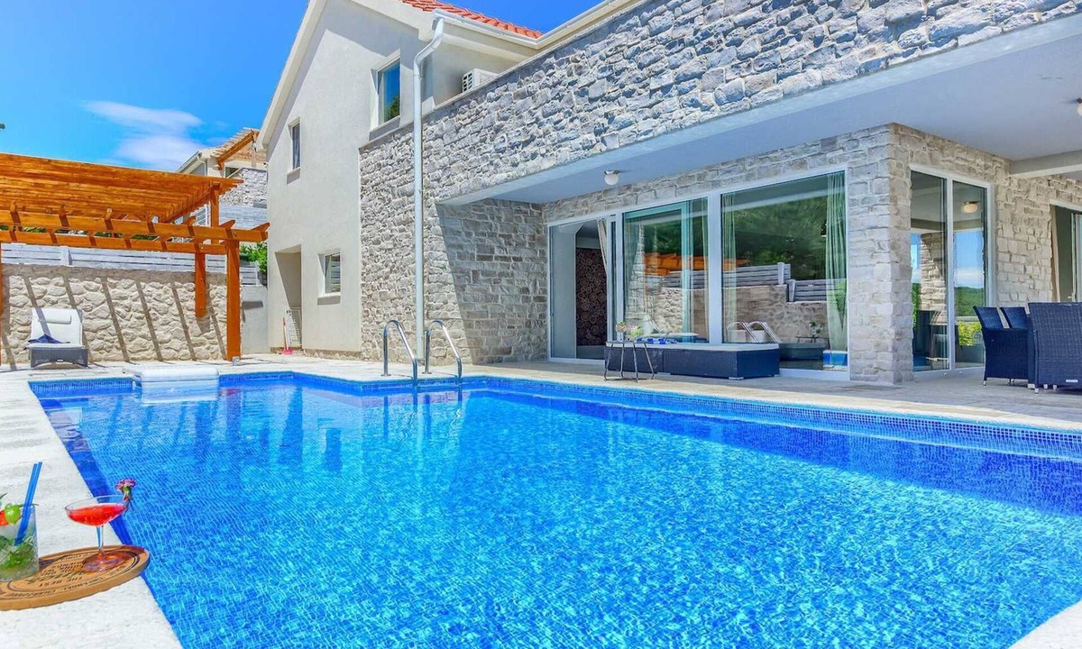 Pitve Villa | Villa Anandas