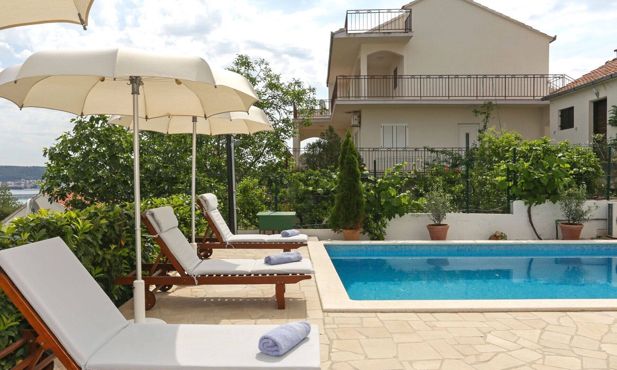 Okrug Donji House | Villa Anita – for 10 Guests with Private Pool, Okrug Donji