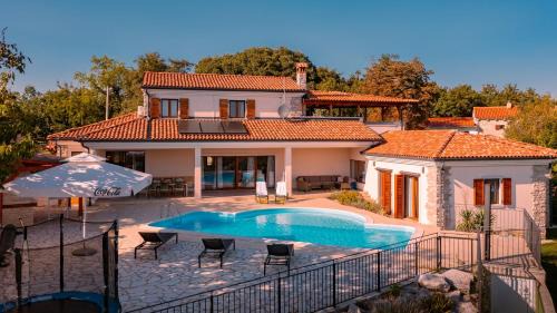 Gradisce Villa | Villa Arton heated swimming-pool