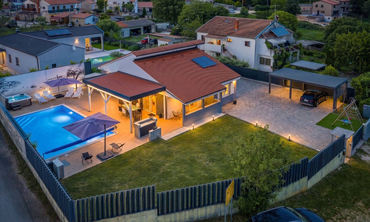 Matohanci Villa | Villa Beauty near Rovinj for 7 people with 55 m2 private heated pool, wellness & kids playground