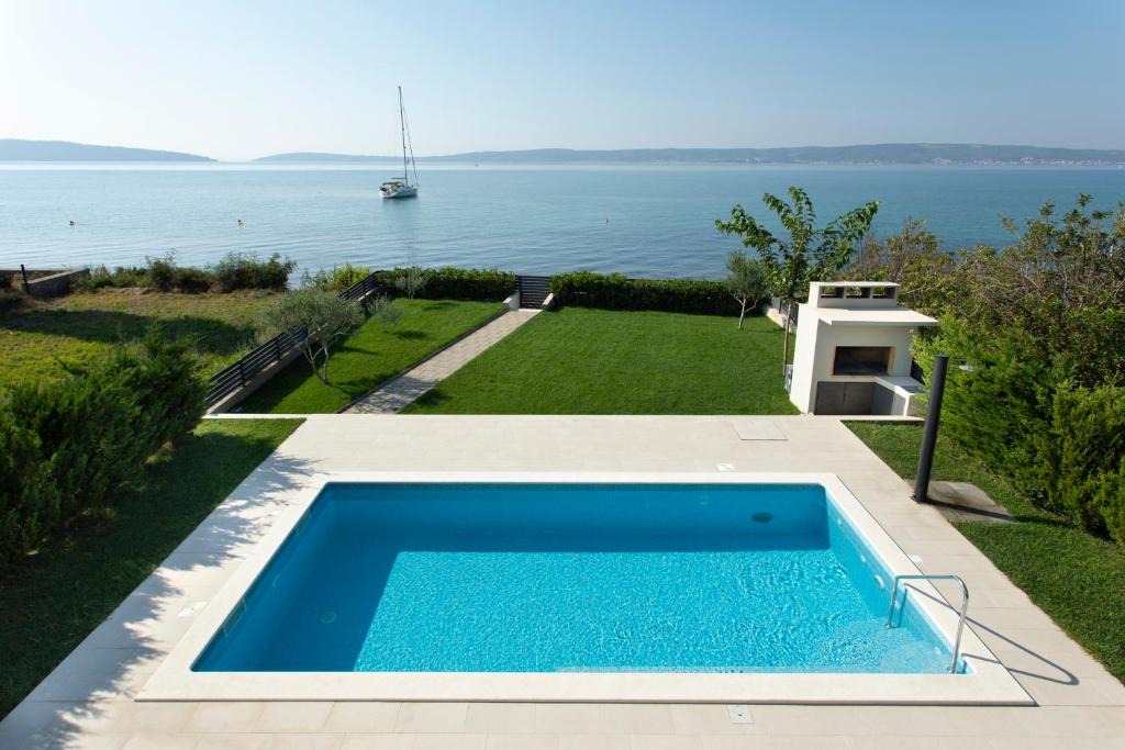 Kastel Kambelovac Villa | Villa Blue Bay