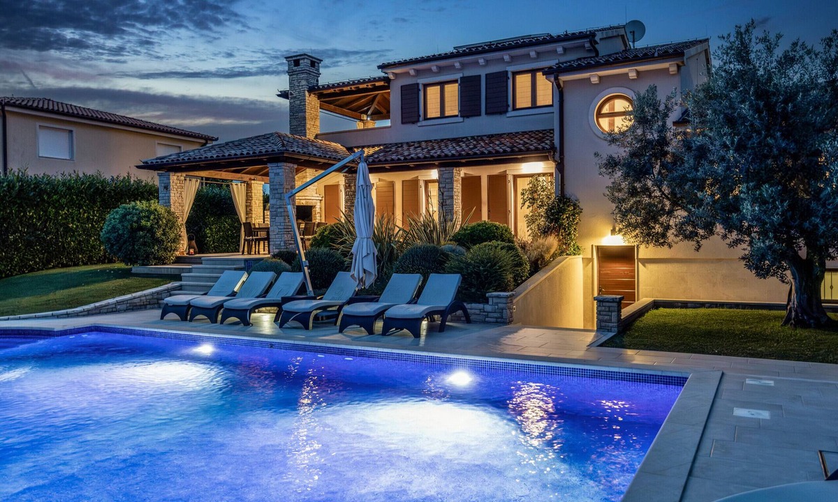 Galizana Villa | Villa De Flora with salt water pool & sea view near Fažana