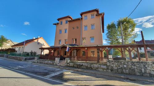 Gracac Bed & Breakfast | Villa Dijana