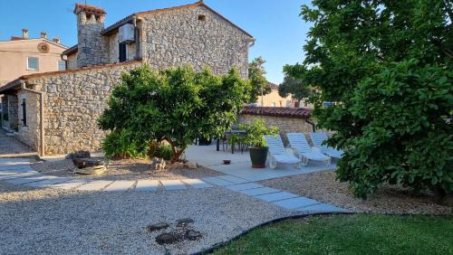 Tar Villa | Villa Dina