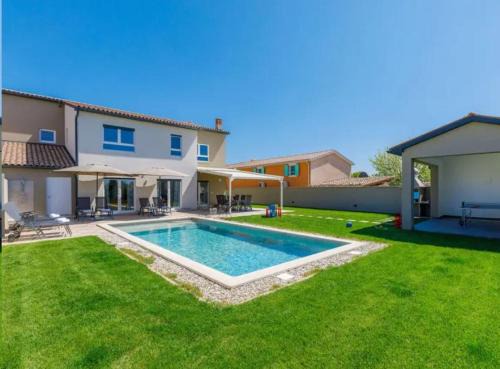Sisan Villa | Villa Edi with heated pool