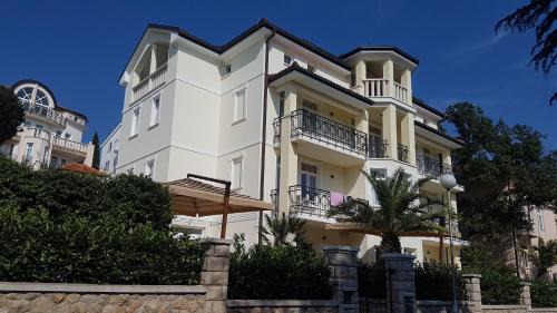 Crikvenica Hotel | Villa Emilia