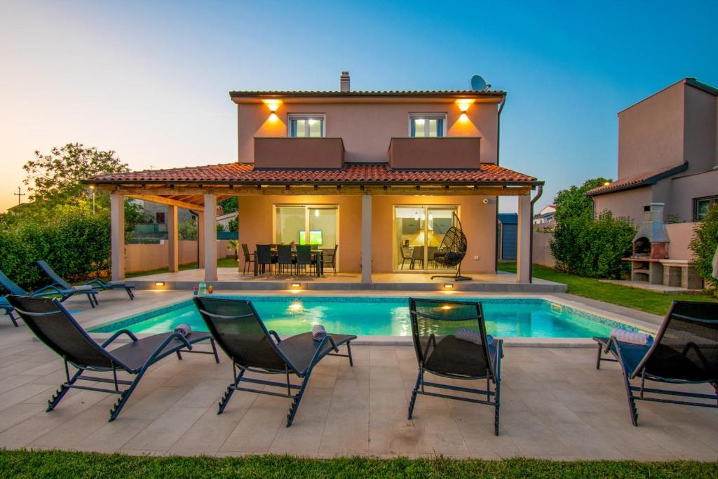 Sikici Villa | Villa Enjoy mit privatem Pool, by Istrabook