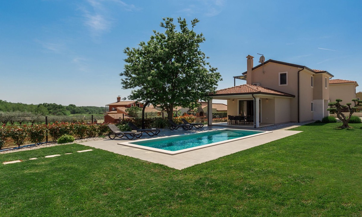 Montizana Villa | Villa for 4-6 people, pool, loungers, garden, panoramic sea view