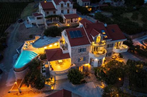 Bol Apartment | Villa Franka with swimming pool