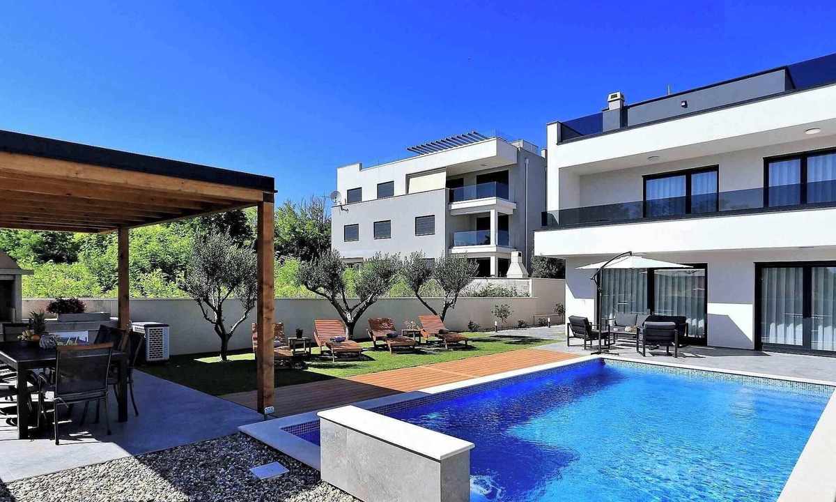 Privlaka Villa | Villa Frantin - Heated Pool, Jacuzzi, Sauna, BBQ, Activites