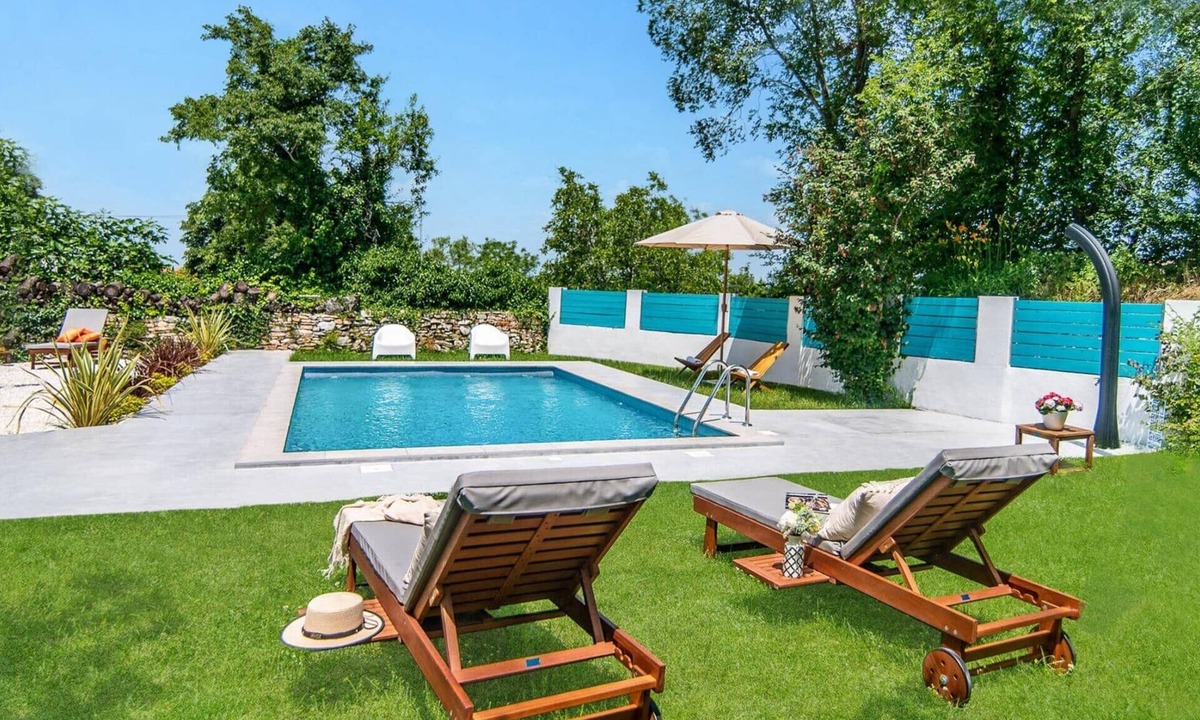 Butkovici Villa | Villa Gravisi by Villa Plus