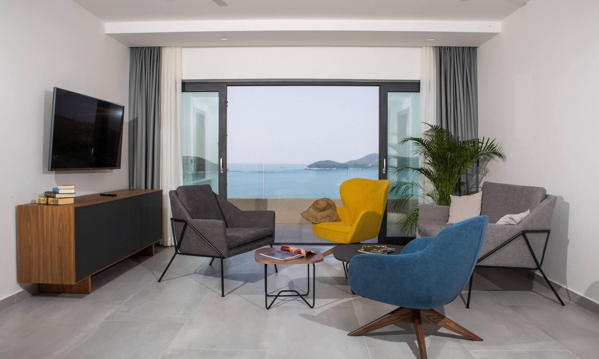 Orasac Villa | Villa Helios is a beautifully positioned contemporary villa with a private pool