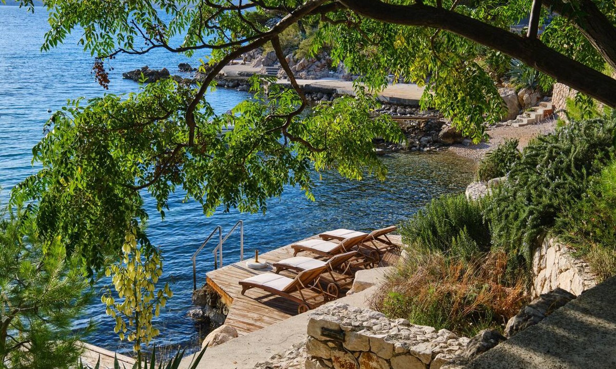 Lukovo Sugarje Villa | Villa Hemingway beachfront by Villas Guide