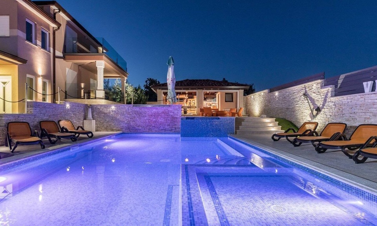 Valtura House | Villa Istrakamen (73847-K1) - Pula