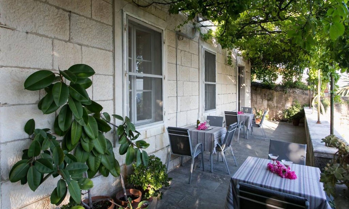 Pile Apartment | Villa Iveta- Triple Room (Ground Floor) - Martina