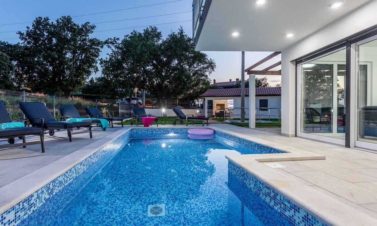 Buje Villa | Villa Jelena | 4-star villa with heated pool, privacy & barbecue house
