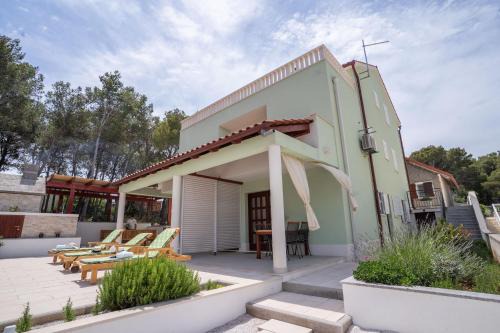 Cove Osibova (Milna) Apartment | Villa Kalinić