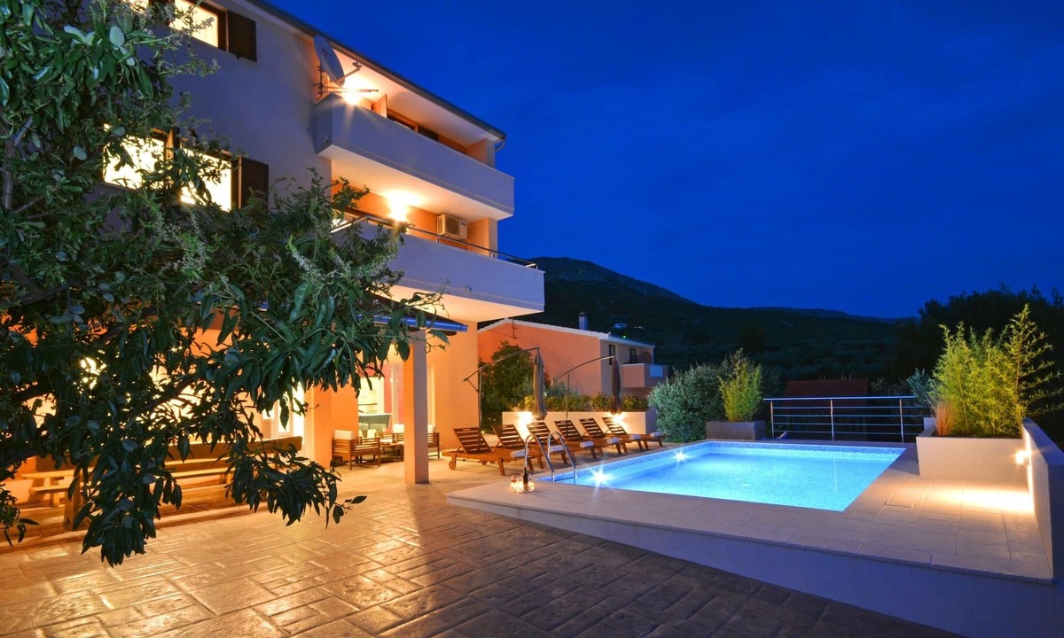 Podstrana Villa | "Villa Karmen" Split, Private Garden & Heated Pool