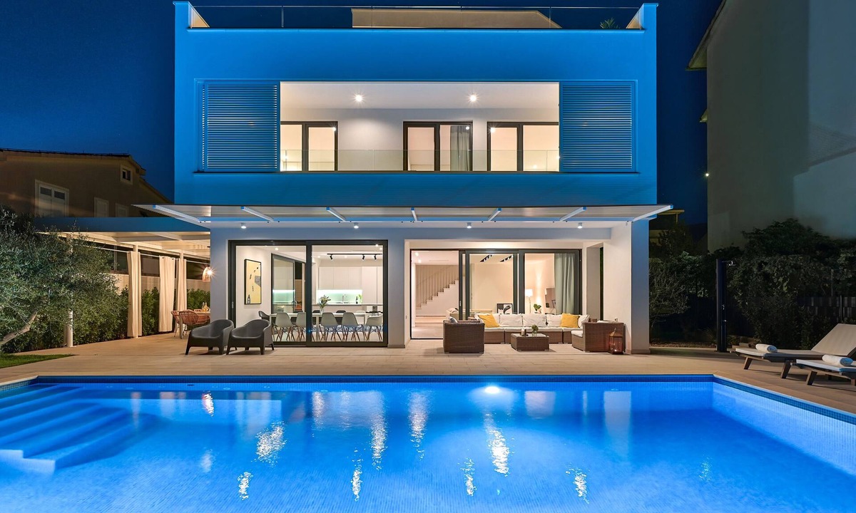 Kastel Stafilic Villa | Villa Lodi - new modern villa few steps from beach with heated pool