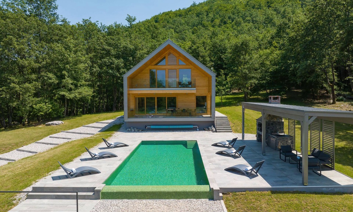 Lovinac Villa | Villa Lovelos with Infinity Pool in Nature