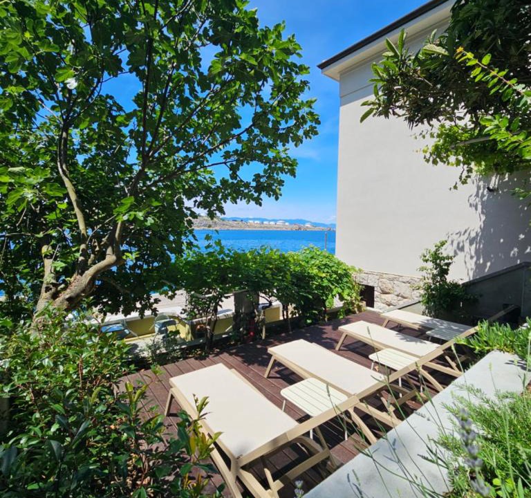 Omisalj Bed & Breakfast | Villa Lovorka by VILLA EVA