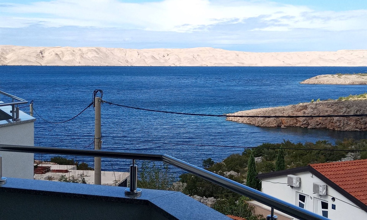 Cesarica Apartment | Villa Luce, apartment Maslina 70 m from the sea, with sea view at Karlobag.