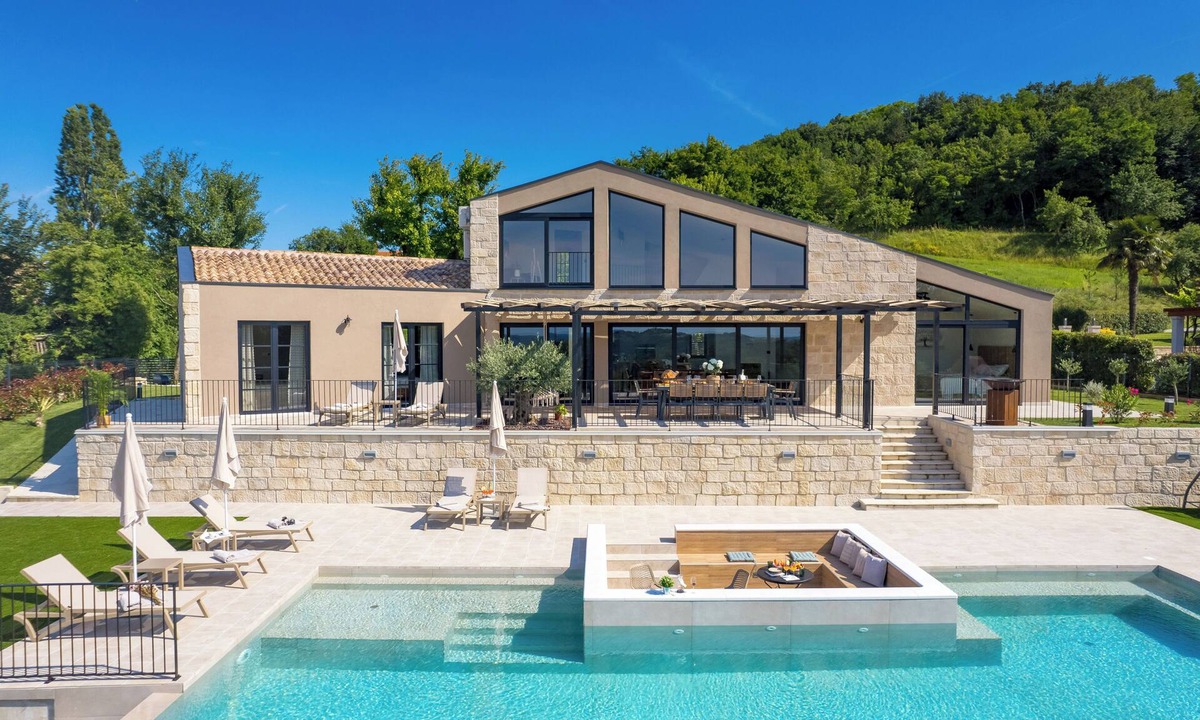 Kircija Villa | Villa Lunetta – Peaceful Istrian Retreat Heated pool