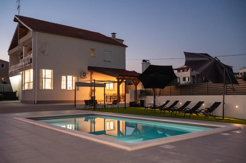 Brodarica Villa | Villa LuNi with private heated pool