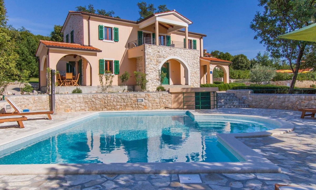 Stanisovi House | Villa Maggie mit Gemeinschaftspools by Interhome