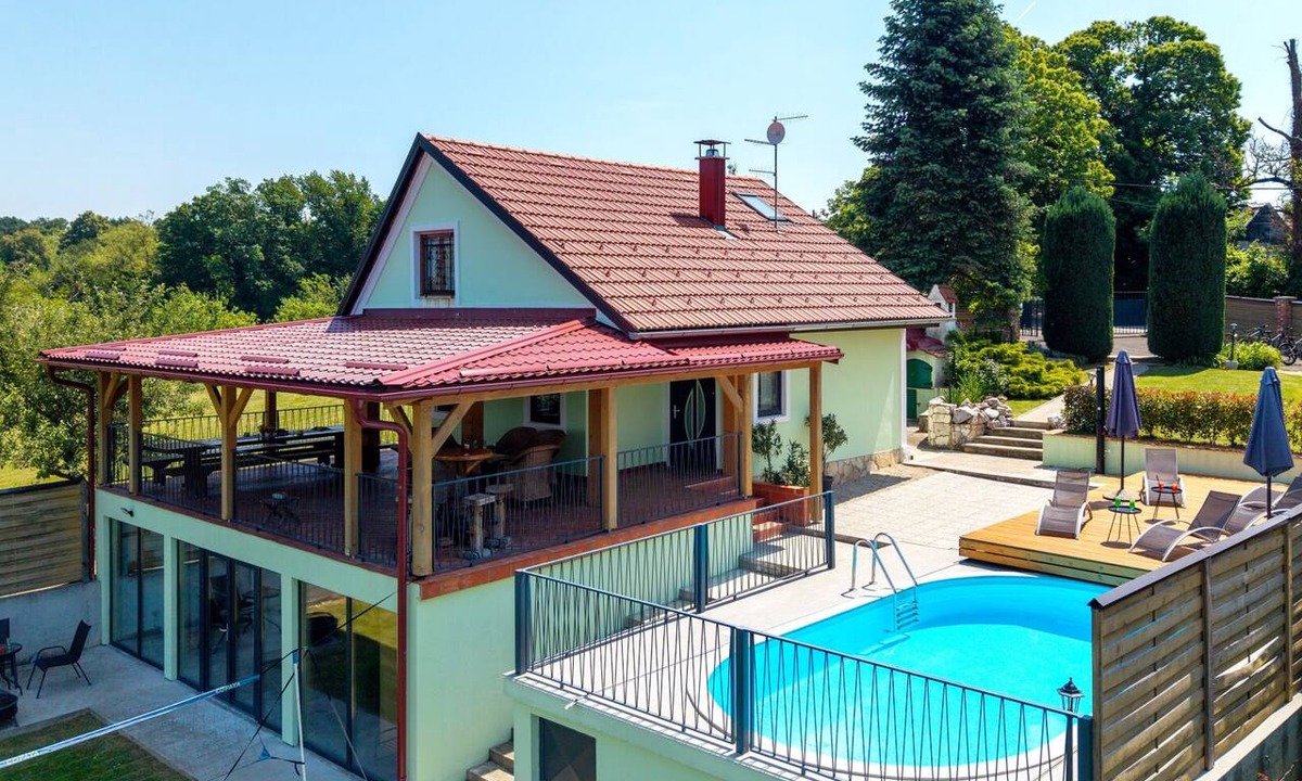 Jalzabet Villa | Villa Magic by Villas Guide