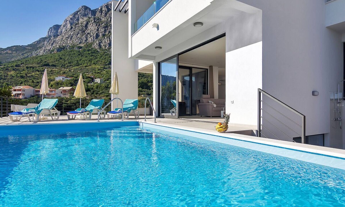 Veliko Brdo House | Villa Maslina with heated pool and fantastic sea views