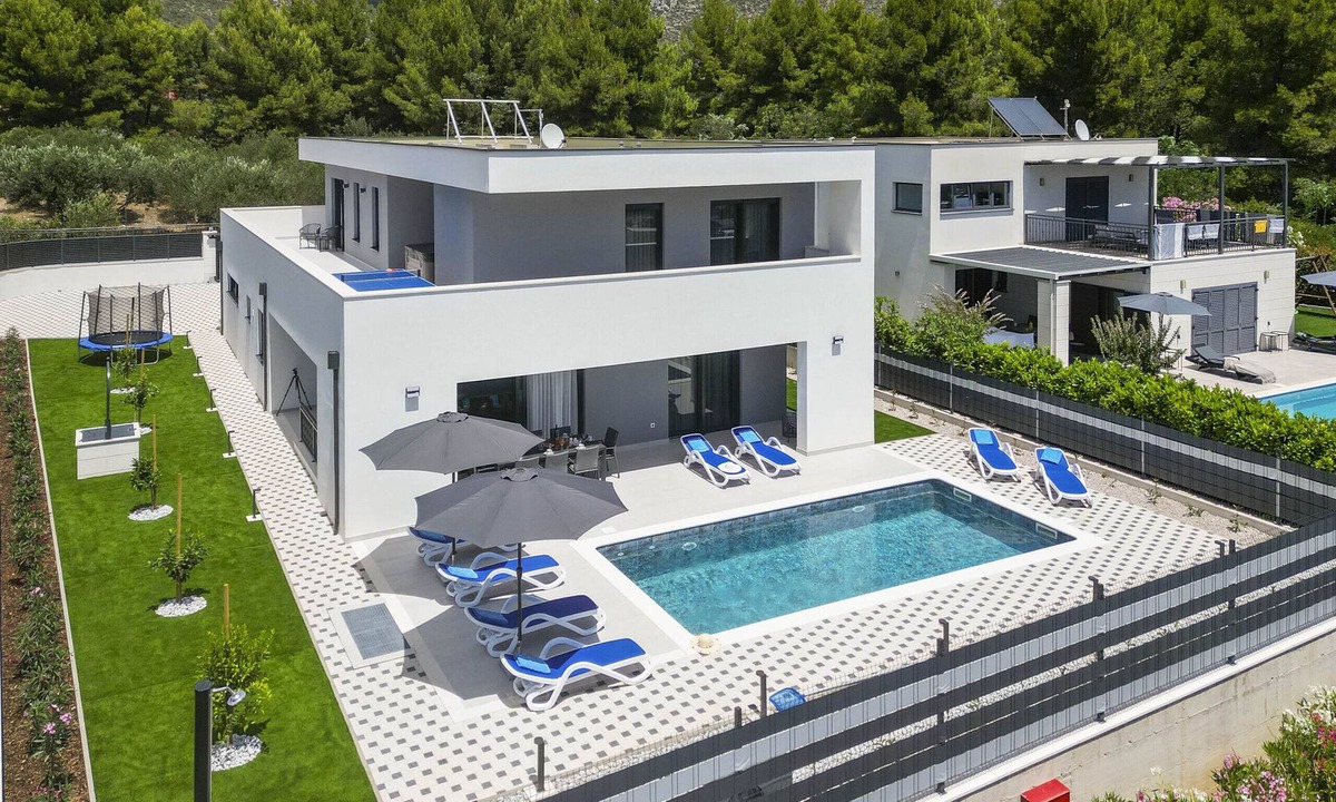Stankovici Villa | Villa Mi - modern villa with pool