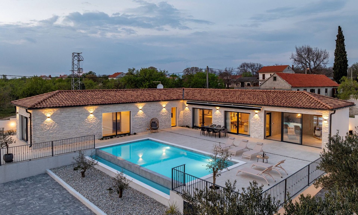 Tinj Villa | Villa Mille with sauna and pool