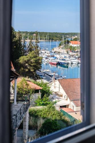 Cove Makarac (Milna) Villa | Villa Milna Bay - Heated Pool, Sea Views & Near Beach I Brač Island