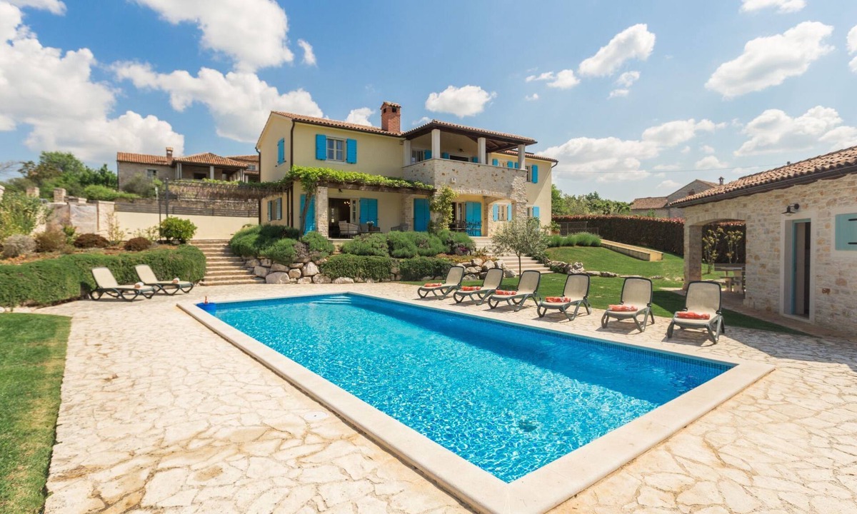 Heraki House | Villa mit Pool, Garten und Sommerküche by Interhome